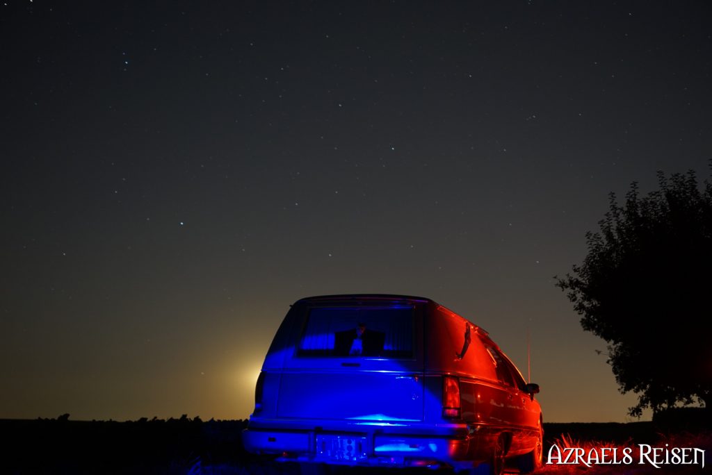 Komposition in Balu & Rot mit Mond